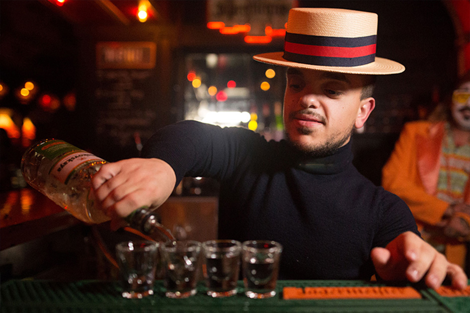 Little barman for hire in Montreal