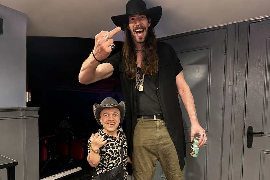 Small and tall duo for hire in Montreal